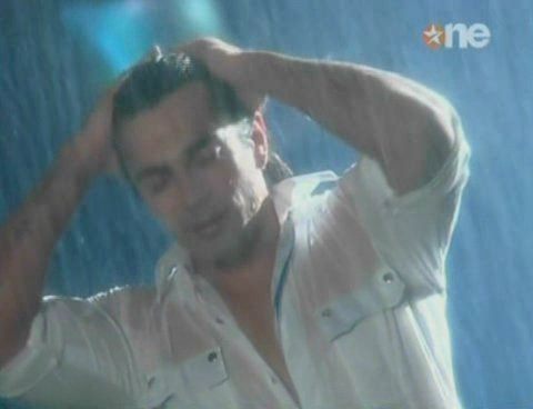 298404_157286244351986_100002118352383_308173_2422500_n - xxKaran Singh Grover-Armaanxx