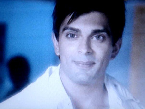 298804_157286491018628_100002118352383_308183_4862869_n - xxKaran Singh Grover-Armaanxx