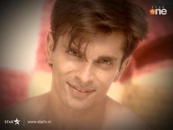 301234_157286134351997_100002118352383_308169_7931074_n - xxKaran Singh Grover-Armaanxx