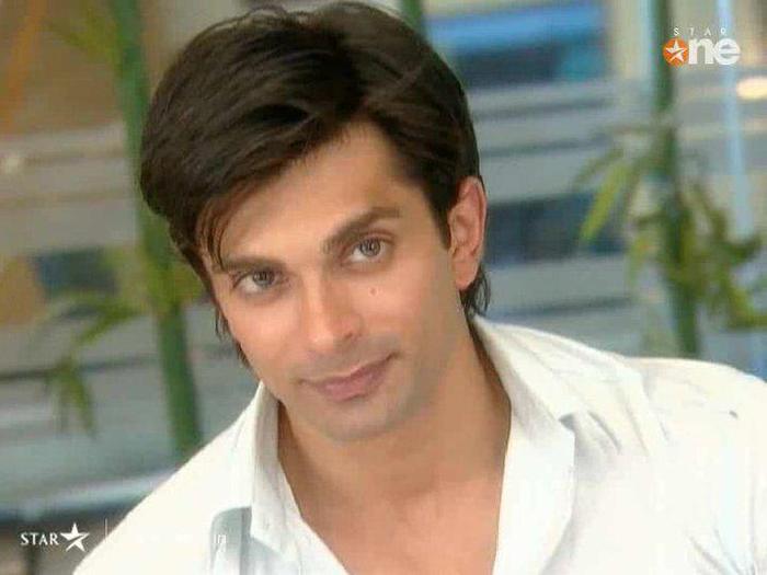 309624_175498369194388_130388720372020_350258_1649825537_n - xxKaran Singh Grover-Armaanxx