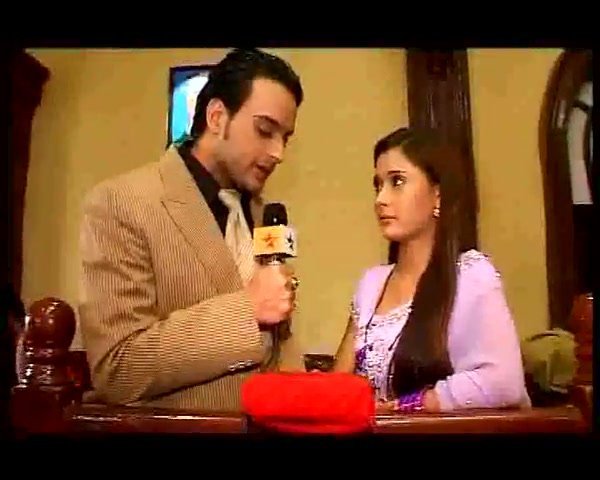 270422_244594308898848_157712290920384_958684_8110552_n - xxSara Khan si Angad Hasija-Sadhna si Alekhxx