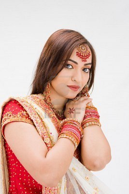 3746864-beautiful-bangali-bride-in-colorful-dress-isolated - bindi indian
