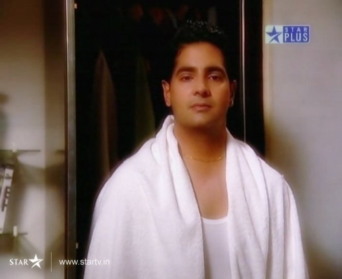 35704_136248939727015_100000257293039_299022_7893528_n - xxKaran Mehra-Naitikxx