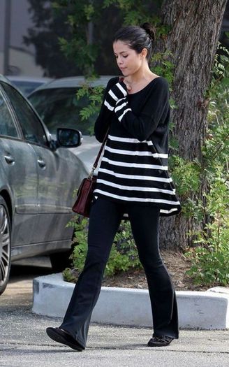 k2u9tckwrmrkt9kk - poze Selena Gomez