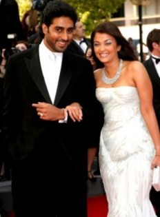 abhishek-bachchan-and-aishwarya-rai-bachchan-221x300 - Aishwarya Rai Si Abhishek Bachchan