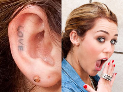 miley-cyrus-tatuaje-loveear - Tatuaje Miley Cyrus