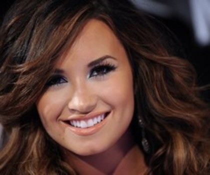 Demi Lovato 2011 MTV Video Music Awards t04ecaDjBQ9l_thumb - Poze noi cu Demi Lovato