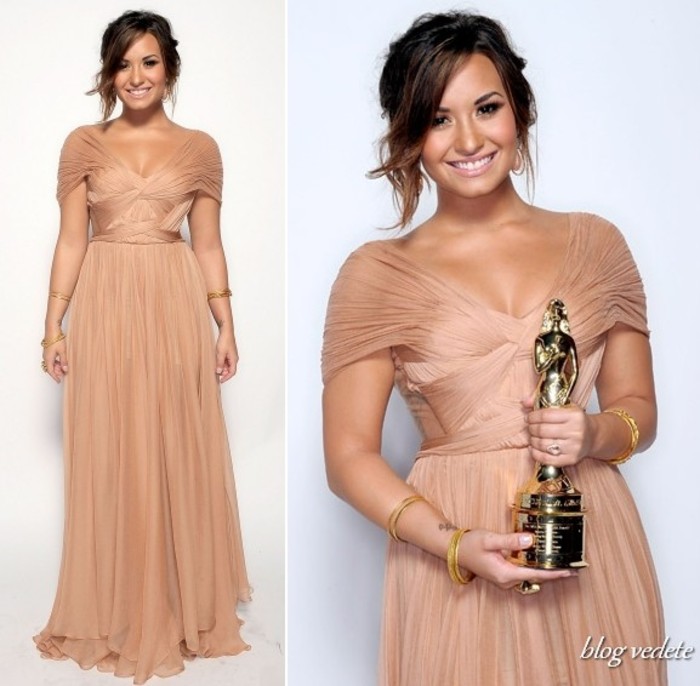 demi-lovato-rochii-blogvedete - Poze noi cu Demi Lovato