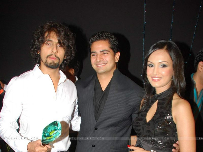 82589-sonu-nigam-at-the-launch-of-book-india-with-love-at-taj-hotel
