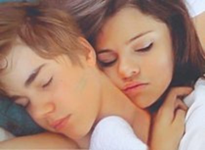 43030618_CICXJYNCE - cat de mult o yuby pe selena gomez si justin bieber