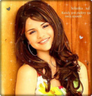 47394520_YTHUIMIKD - cat de mult o yuby pe selena gomez si justin bieber