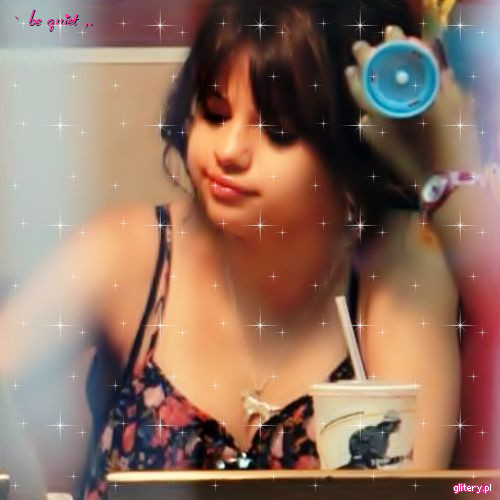 47489767_XTJKCCQXQ - cat de mult o yuby pe selena gomez si justin bieber