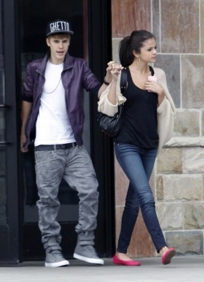 47838514_NKTGGDKUU - cat de mult o yuby pe selena gomez si justin bieber