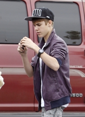 47838663_ZVXQQDPHH - cat de mult o yuby pe selena gomez si justin bieber