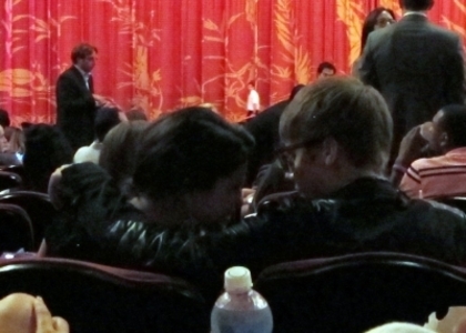 47890337_PYDDEHPVR - cat de mult o yuby pe selena gomez si justin bieber