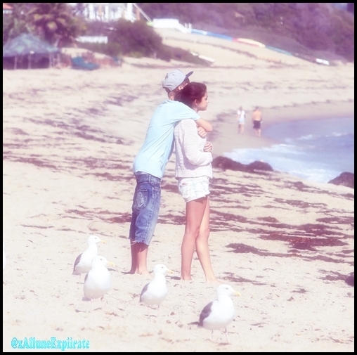 48326381_QKRVCHQYT - cat de mult o yuby pe selena gomez si justin bieber