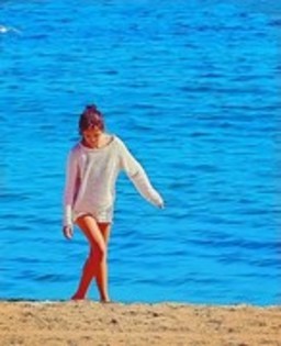 48328036_IFFANDDCN - cat de mult o yuby pe selena gomez si justin bieber