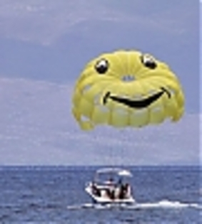 48862153_QAPGDKNCU - cat de mult o yuby pe selena gomez si justin bieber