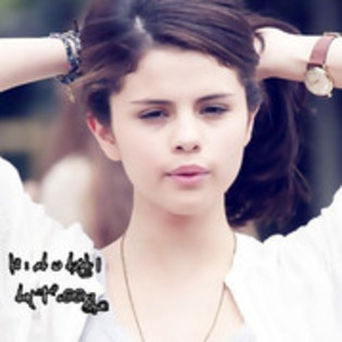 49089414_ROSWVKKWO - cat de mult o yuby pe selena gomez si justin bieber