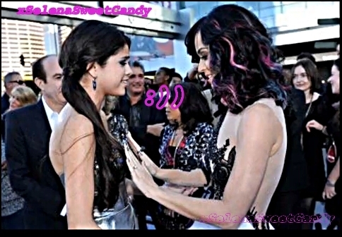 49121207_JAHFUZWXH - cat de mult o yuby pe selena gomez si justin bieber