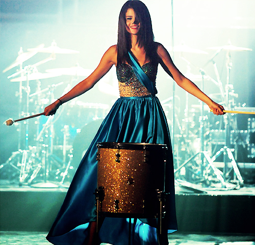 49144443_JHVDFKXZA - cat de mult o yuby pe selena gomez si justin bieber