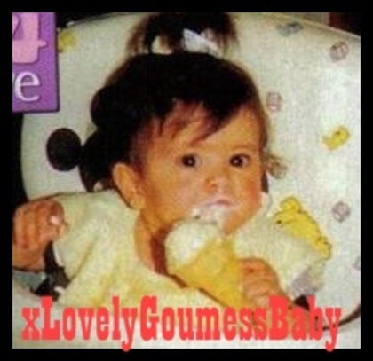 49203326_CCZSDVULE - cat de mult o yuby pe selena gomez si justin bieber