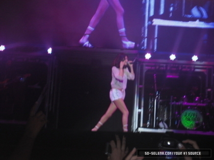 49229734_LTOZYAZBN - cat de mult o yuby pe selena gomez si justin bieber