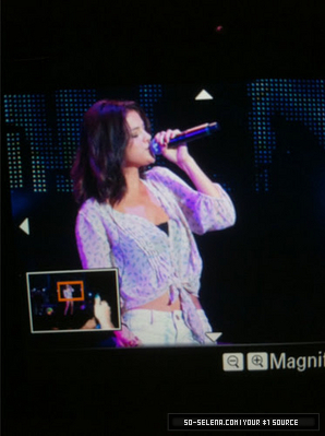 49229739_AQYOCXRAK - cat de mult o yuby pe selena gomez si justin bieber