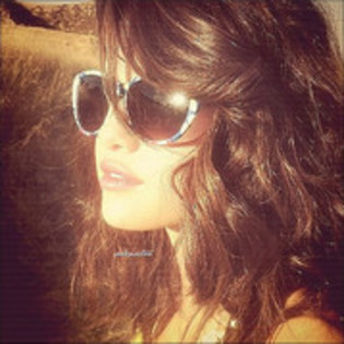 49248074_MTPKKZSIS - cat de mult o yuby pe selena gomez si justin bieber