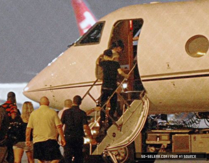 49262989_WBNTGBJZP - cat de mult o yuby pe selena gomez si justin bieber