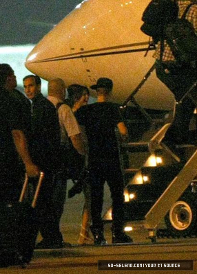 49263000_KTLIYIFRP - cat de mult o yuby pe selena gomez si justin bieber