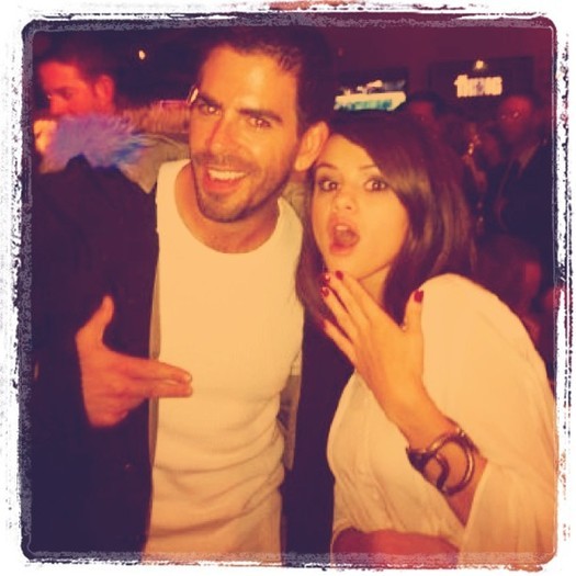 49372400_MNOPARGIU - cat de mult o yuby pe selena gomez si justin bieber