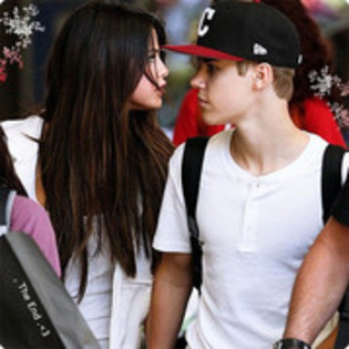 47995695_HKWTNPMWB - cat de mult o yuby pe selena gomez si justin bieber