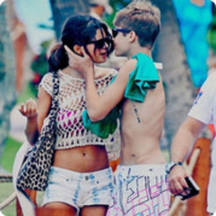 47995747_HXMZJHSVE - cat de mult o yuby pe selena gomez si justin bieber