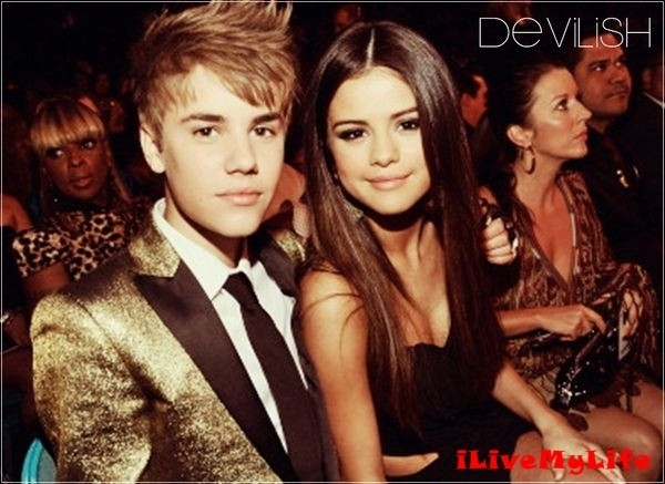 47991457_VZLQGDIFR - cat de mult o yuby pe selena gomez si justin bieber