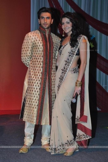 111094-anushka-sharma-and-ranveer-singh-in-special-shaadi-by-band-baaj