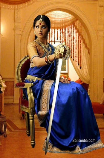 anushka-arunthathi-stills-2_900