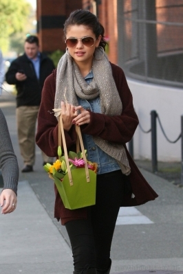 normal_016 - xX_Buying Flowers in downtown Victoria