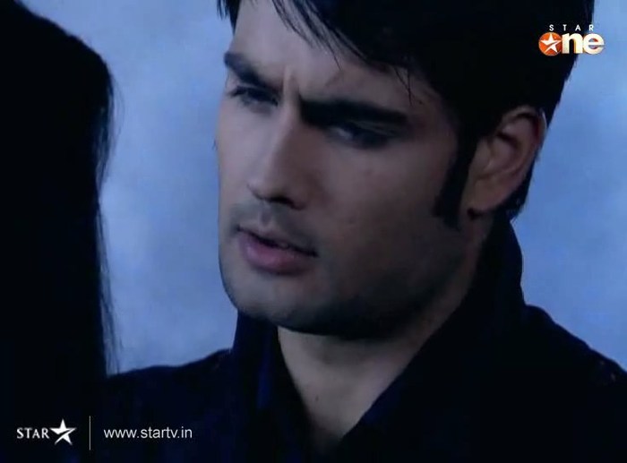 63515698 - Vivian Dsena