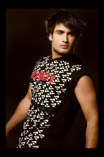 AaBbHhAaYy (28) - Vivian Dsena