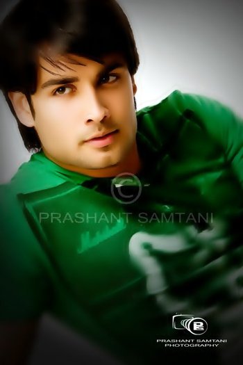 Abhay k tricou verde
