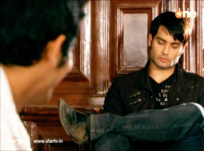 das (37) - Vivian Dsena