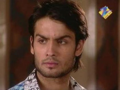 dv (14) - Vivian Dsena