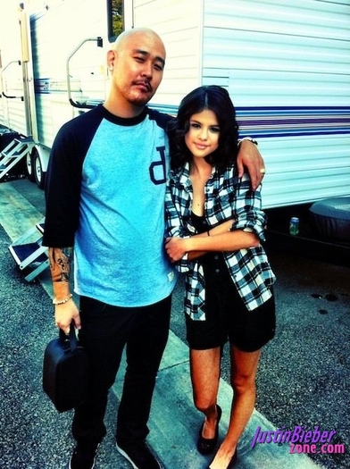 selena-gomez-getting-grills - cat de mult o yuby pe selena gomez si justin bieber