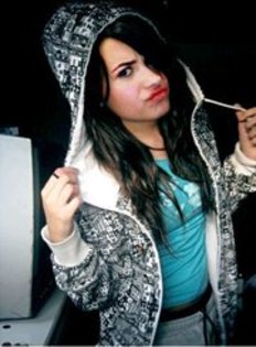 162968_175830022447654_100000619727704_443989_4497301_a - vacanta in america alaturi de Demi lovato