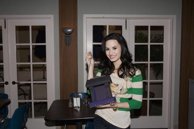 164161_173579676006022_100000619727704_427295_1091692_n - vacanta in america alaturi de Demi lovato