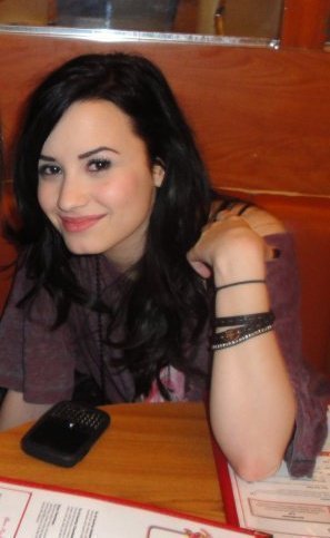 166172_173642822666374_100000619727704_427599_3455461_n - vacanta in america alaturi de Demi lovato