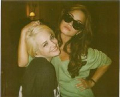 166495_183782361652420_100000619727704_495429_4733472_n - vacanta in america alaturi de Demi lovato