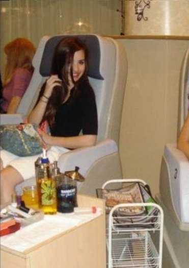 179359_183066821723974_100000619727704_492139_2604051_n - vacanta in america alaturi de Demi lovato