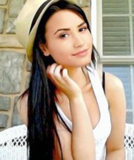 179854_191105757586747_100000619727704_537655_1036307_n - vacanta in america alaturi de Demi lovato